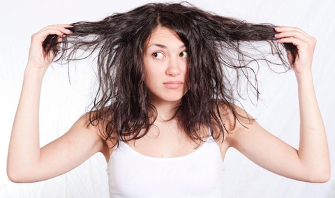 NHỮNG SAI LẦM TRONG CÁCH CHĂM SÓC TÓC HÀNG NGÀY BẠN NÊN BIẾT