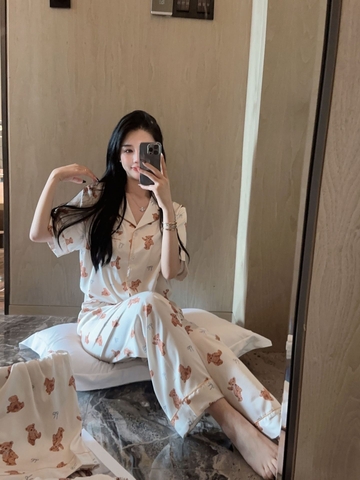 Đồ ngủ Pijama lụa xước hàng hiệu áo cộc họa tiết con gấu DN402240