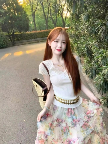 Set đồ du lịch áo ren trắng tay ngắn + Váy hoa nhún bèo nhẹ nhàng , CHUẨN HÈ 2025  D172250