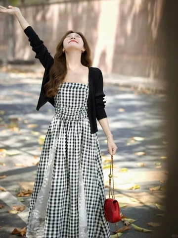 Bộ trang phục phong cách Hàn Quốc 2025 Áo khoác cardigan váy kẻ caro phối ren hai dây D185250