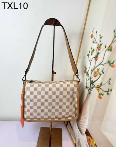 Túi đeo vai họa tiết monogram chữ TXL10