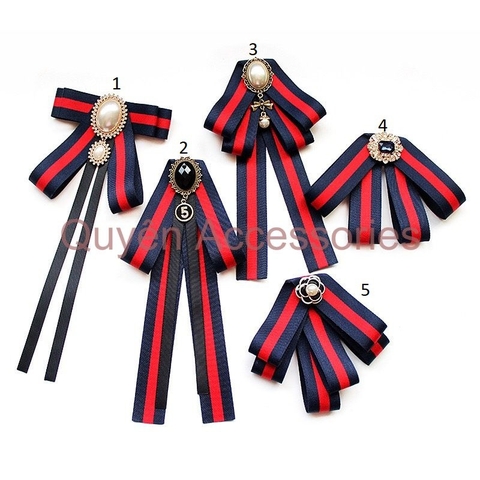 Nơ cổ áo xanh đỏ đính đá