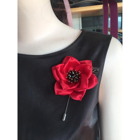 [Ảnh thật] Hoa cài áo đỏ đính đá đen/ Thời trang nữ/ Quà tặng đối tác/ Hoa cài áo công sở/ Hoa cài áo dễ thương