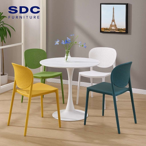 Ghế Nhựa Đan Lưng Màu Sắc – Điểm Nhấn Cá Tính Cho Không Gian Sống Hiện Đại