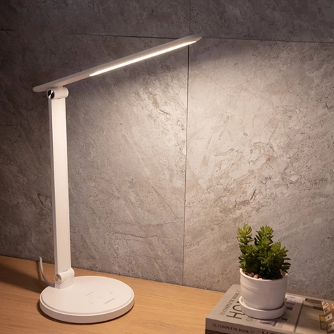 Đèn bàn Panasonic HHLT0424 chống cận-Hàng chính hãng