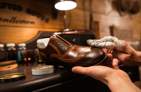 LÀM SAO ĐỂ CHỌN XI ĐÁNH GIÀY PHÙ HỢP? BÍ QUYẾT GIỮ ĐÔI GIÀY LUÔN NHƯ MỚI