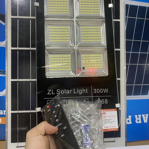 Đèn Đường Bàn Chải SOLARLED 300W – Giải Pháp Chiếu Sáng Hiệu Quả Cho Đường Phố
