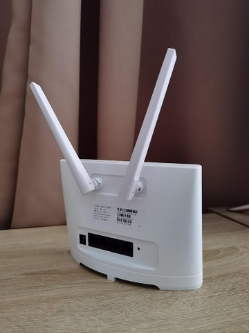 Phát wifi từ sim 4G LTE CPE RS980+ Tích hợp 4 cổng WAN/LAN - Dùng nguồn trực tiếp 12V hoặc 5V (trắng)