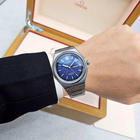 Citizen Quartz Eco-Drive Super Titanium Silver với mã : AW0130-85L xanh dương