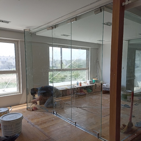 CỬA KÍNH XẾP GẤP KÍNH-KÍNH 10 mm CƯỜNG LỰC