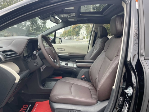 Toyota Sienna Platinum 2.5 Hybrid
