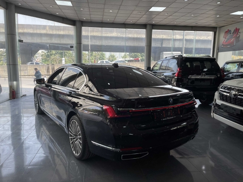 BMW 750Li 2021