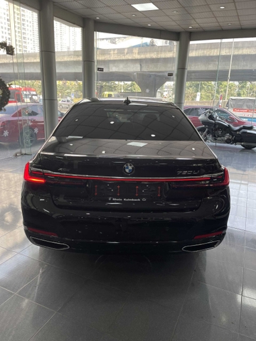 BMW 750Li 2021