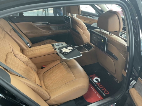 BMW 750Li 2021