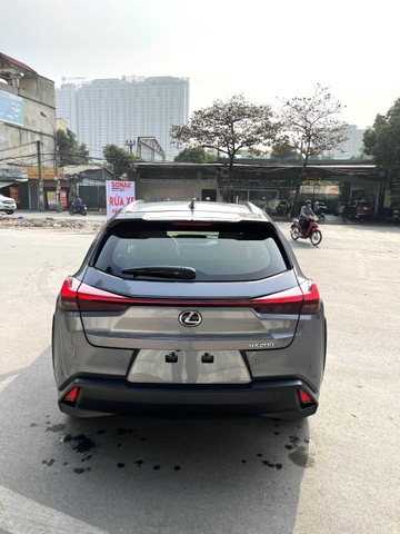 Lexus UX200