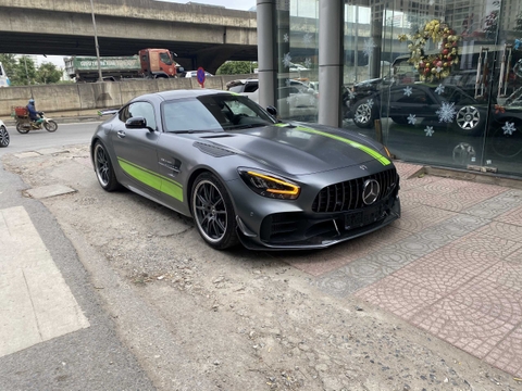 Mercedes Benz AMG GT-R Copue