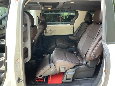 Toyota Sienna Platinum 2.5 Hybrid 2021