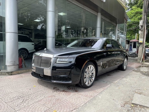 Soi chi tiết RollsRoyce Ghost Series II EWB lần đầu cập bến Việt Nam