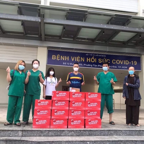 KIMTAN VIETNAM TRAO TẶNG HÀNG TRIỆU CHAI NƯỚC SÂM ĐẾN CÁC KHU VỰC KHÓ KHĂN TRONG CHIẾN DỊCH 