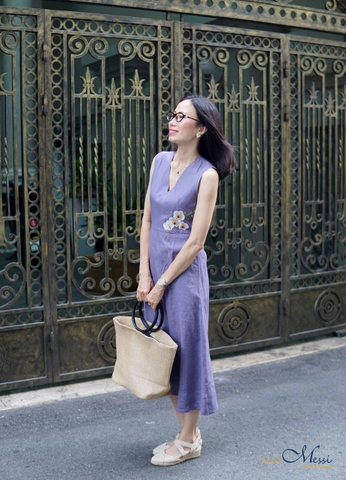 G115 Đầm linen cổ tim thêu lan hồ điệp