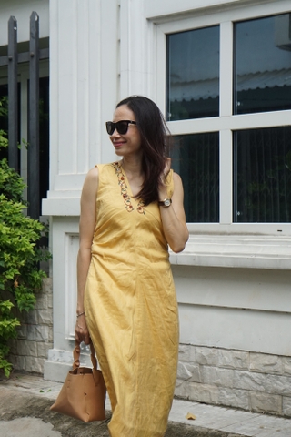 MaxMessi -  BLUNT Đầm linen cao cấp thêu tay cổ tim