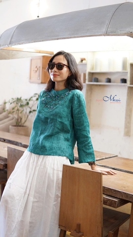 Áo linen tay dài bèo sau thêu tay CANNES MaxMessi