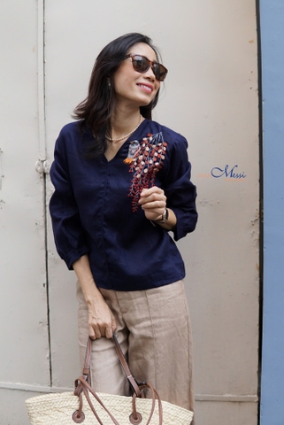 Áo linen thêu tay cổ tim Thêu chim quả TRAVIS