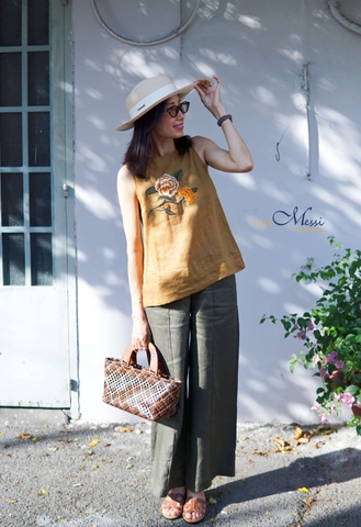 Áo top linen sát nách thêu lan LALALAND