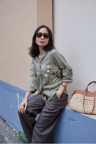 A257 Áo sơ mi linen tay dài ALANA thêu tay hoa cúc nhỏ