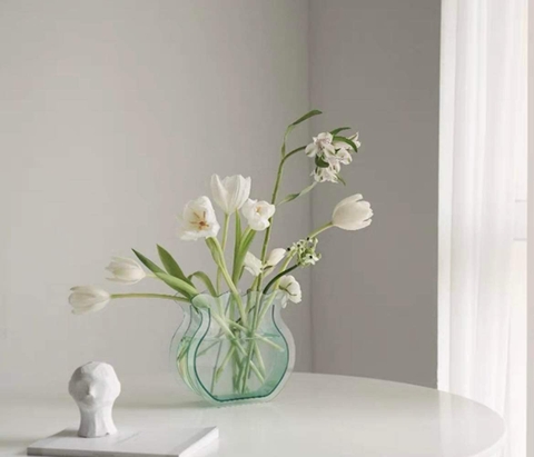 BÌNH HOA ACRYLIC TUILIP XANH LÁ NHẠT