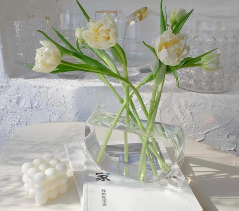 BÌNH HOA ACRYLIC TUILIP TRẮNG TRONG SUỐT