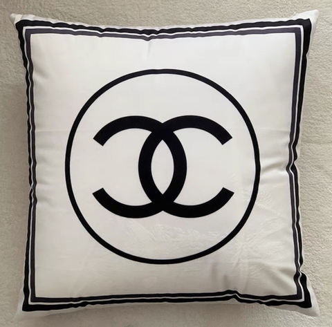 GỐI CHANEL TRẮNG VIỀN ĐEN