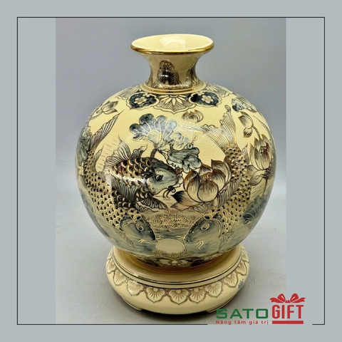 Bình hút tài lộc cá chép hoa sen vẽ vàng 24k