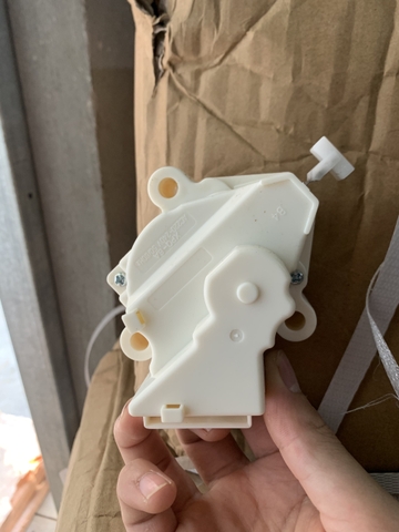 Xả LG trắng 3 chân hàng xịn