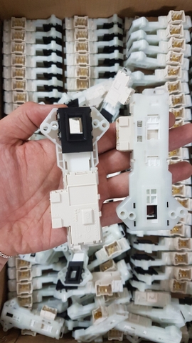 Công tắc LG nhỏ 3 chân