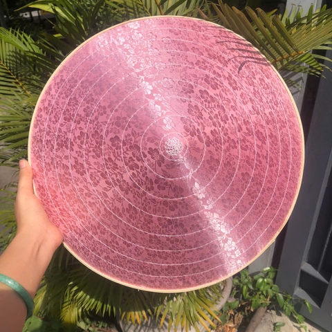 Nón lá LỤA đẹp - Nón lụa 2 lớp dày chắc chắn dùng che nắng/ chụp ảnh (có sẵn dây nón)