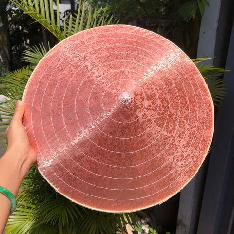 Nón lá LỤA đẹp - Nón lụa 2 lớp dày chắc chắn dùng che nắng/ chụp ảnh (có sẵn dây nón)