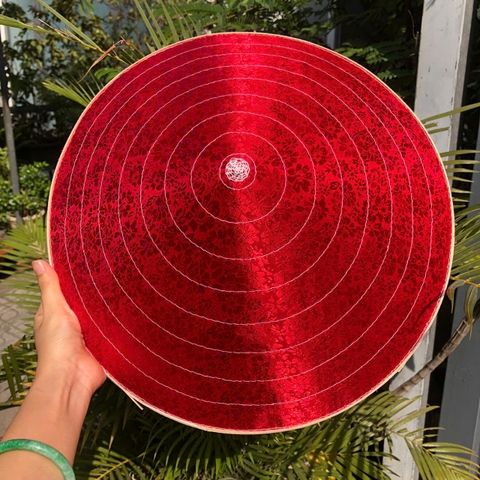 Nón lá LỤA đẹp - Nón lụa 2 lớp dày chắc chắn dùng che nắng/ chụp ảnh (có sẵn dây nón)