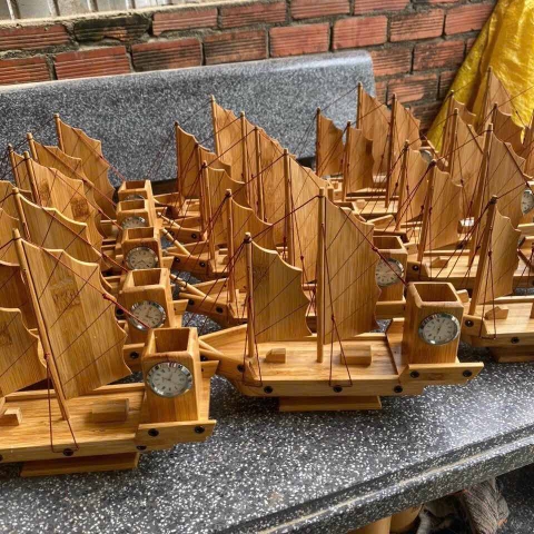 Thuyền Tre Lưu Niệm - Quà Tặng Cao Cấp có thể khắc câu chúc/ logo