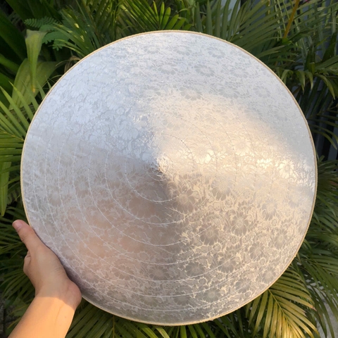 Nón lá LỤA đẹp - Nón lụa 2 lớp dày chắc chắn dùng che nắng/ chụp ảnh (có sẵn dây nón)