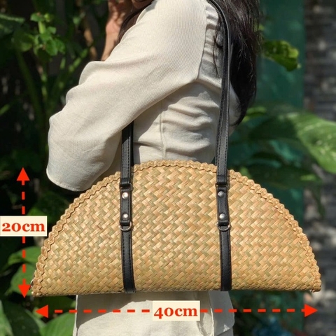 Túi Bánh Xèo Cỏ Bàng - Túi Cói Hình bán nguyệt đeo vai quai da