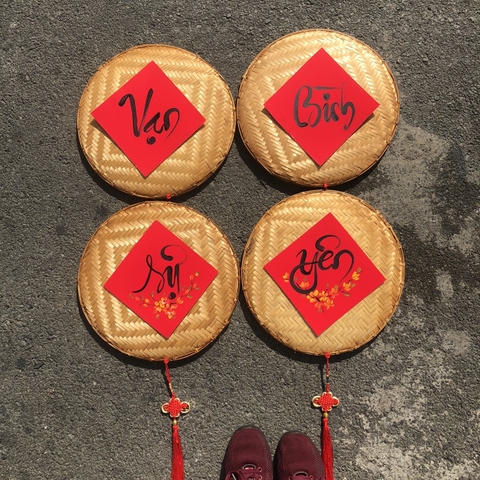 Mẹt Tết treo cửa chữ thư pháp - Mẹt tre trang trí tết đồ treo trang trí chữ tết cỡ lớn