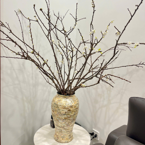 Bình gốm khảm trai