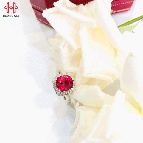 Nhẫn Platin gắn đá Spinel