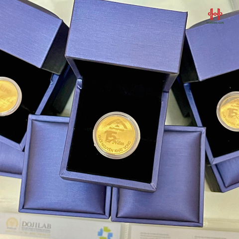 Quà tặng vàng khắc logo thương hiệu
