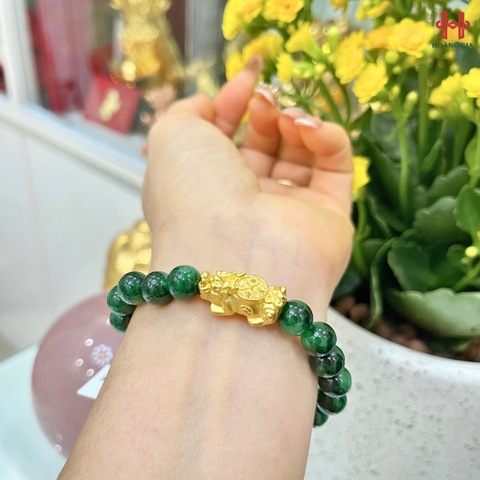 Vòng tay đá quý gắn tỳ hưu vàng 9999