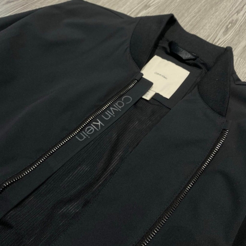Áo Khoác Chính Hãng - Calvin Klein Men's Lightweight Bomber Jacket ‘Iron’ - C24037AZ-IRN