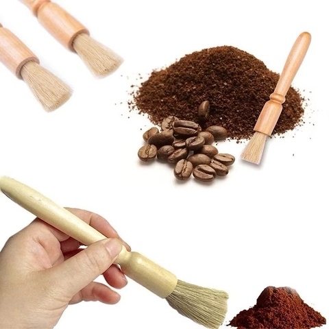 Chổi quét bột cà phê tay cầm gỗ