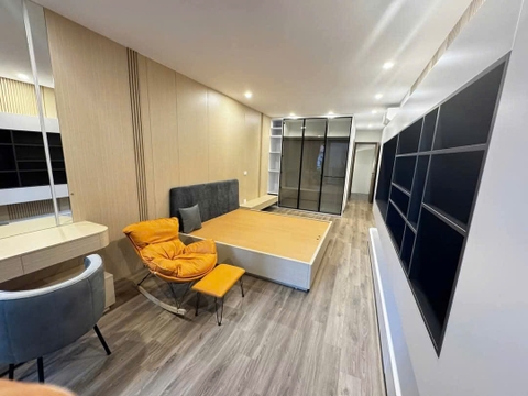 Bán nhà phố Bồ Đề, gần hồ Bồ Đề, nhà 5 tầng, DT 56m2, MT 3.7m, 5PN, SĐCC, 2024