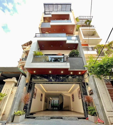 Bán nhà phố Ngô Gia Tự, Việt Hưng, 6 tầng, DT 110m2, MT 5.2m, 5PN, thang máy, gara ô tô